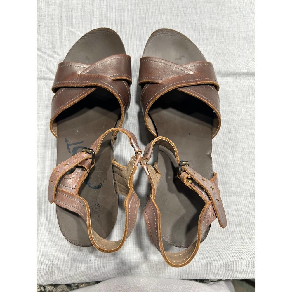 OTOT leather wedge brown metallic sandals